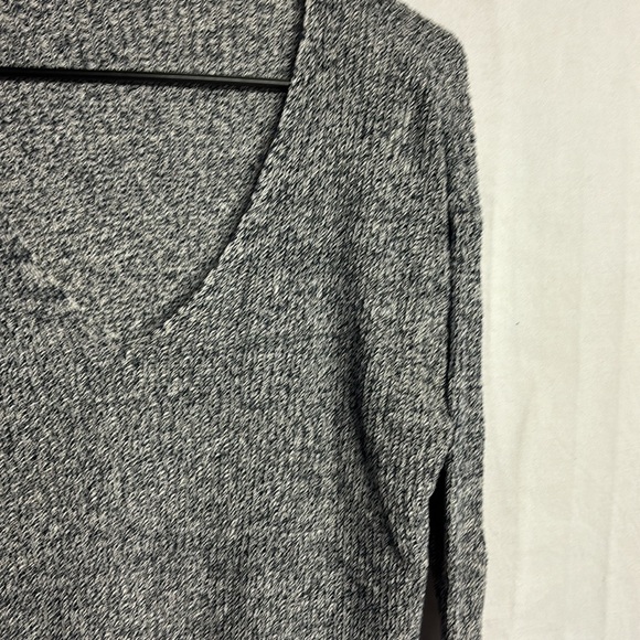 Aritzia Babaton Women’s Linen and Silk V Neck Knit Sweater Size Small - Picture 5 of 9